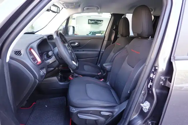 Jeep Renegade view 10
