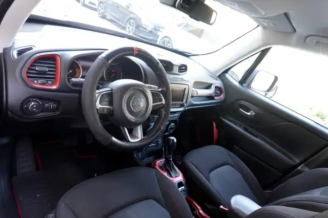 Jeep Renegade view 9