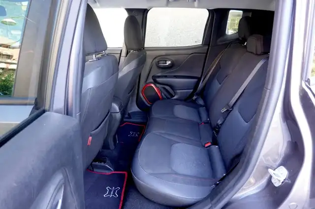 Jeep Renegade view 11