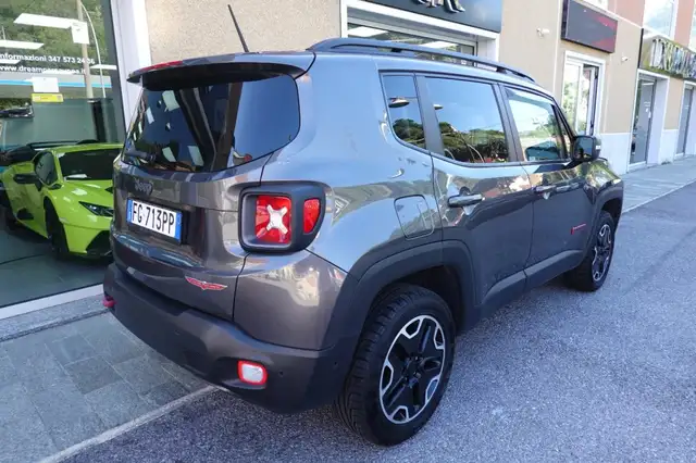 Jeep Renegade view 5