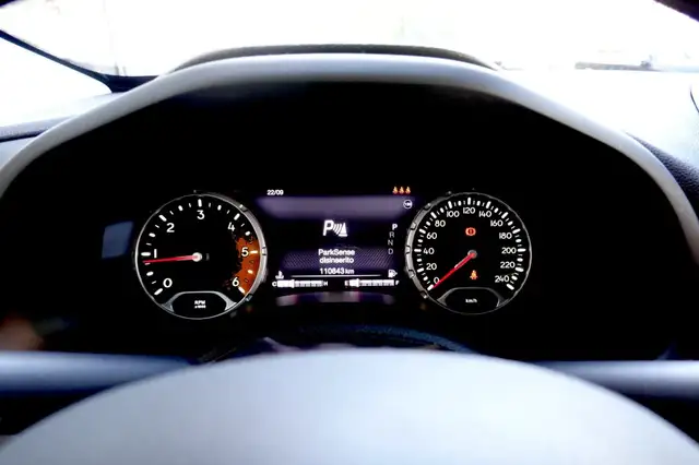 Jeep Renegade view 12