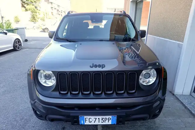 Jeep Renegade view 8