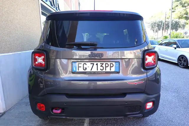 Jeep Renegade view 4