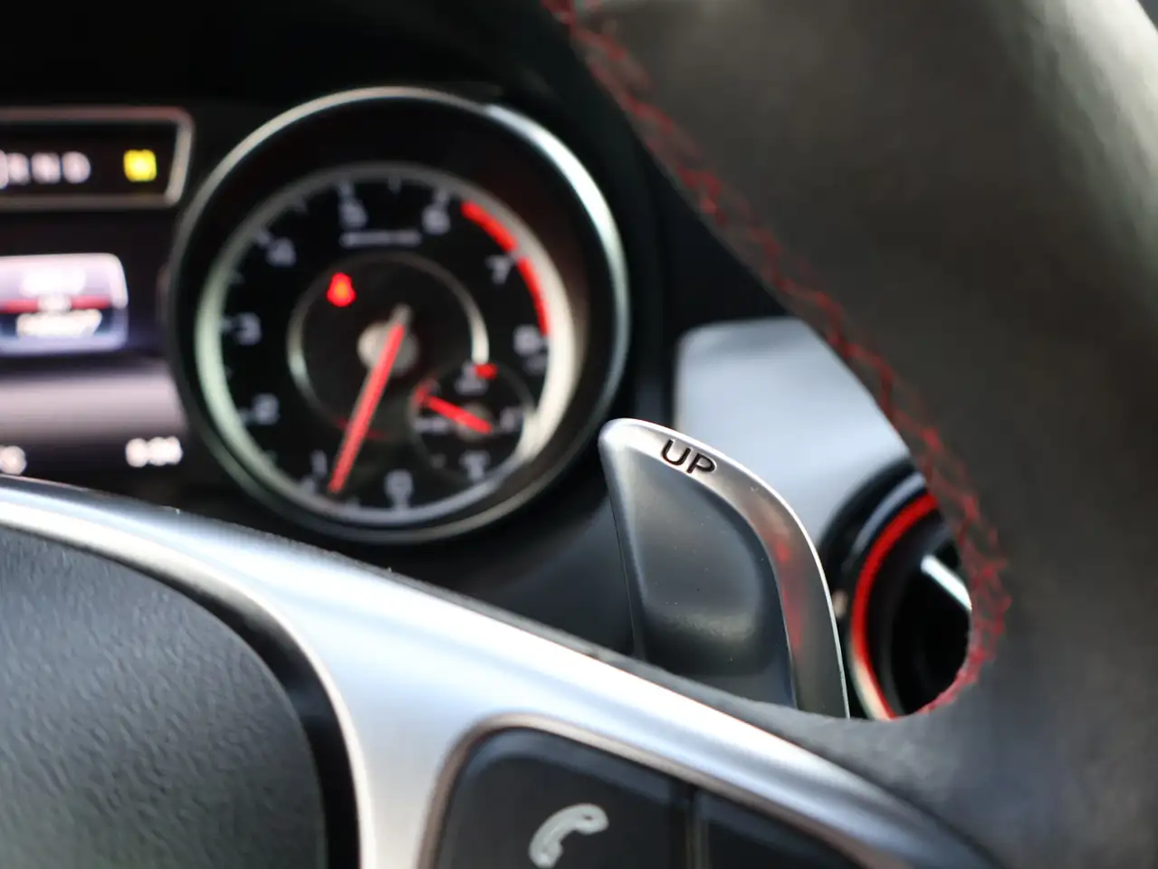 Mercedes-Benz GLA снимка Mercedes-Benz GLA