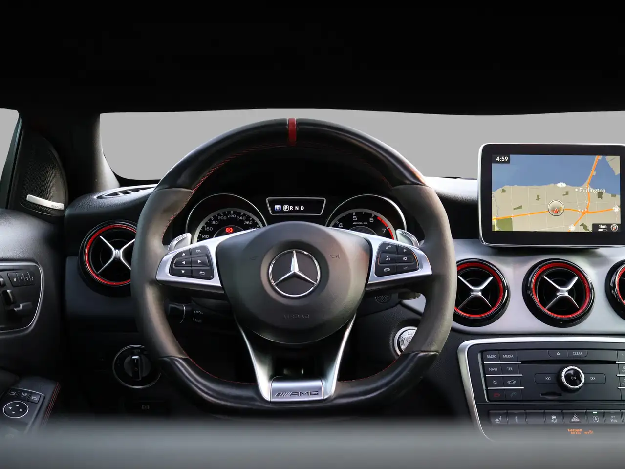 Mercedes-Benz GLA снимка Mercedes-Benz GLA