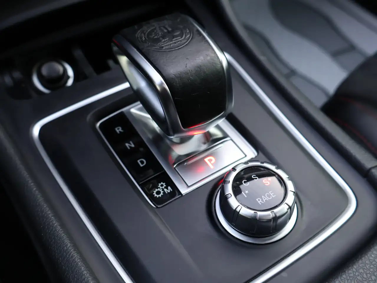 Mercedes-Benz GLA снимка Mercedes-Benz GLA