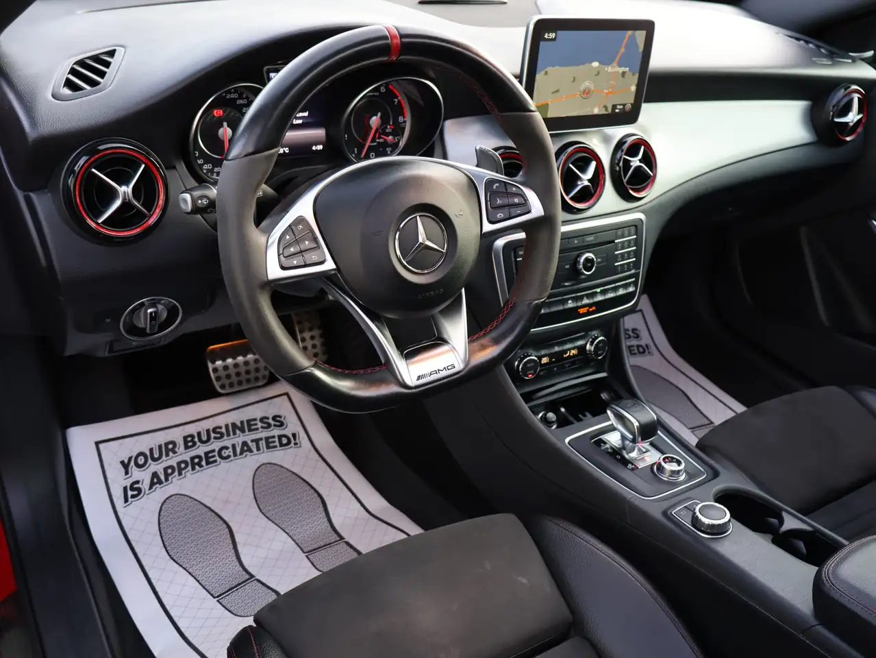 Mercedes-Benz GLA снимка Mercedes-Benz GLA