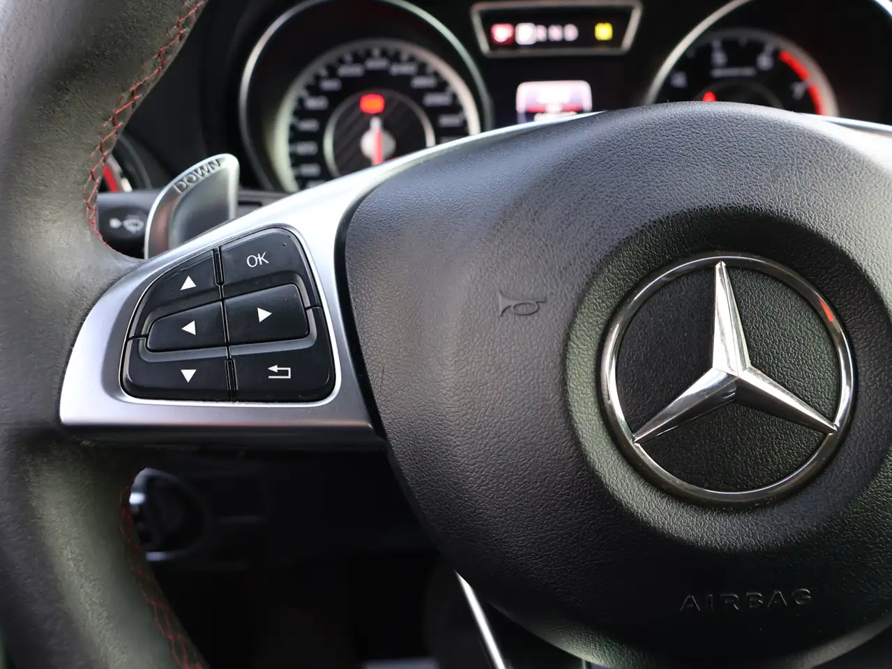 Mercedes-Benz GLA снимка Mercedes-Benz GLA