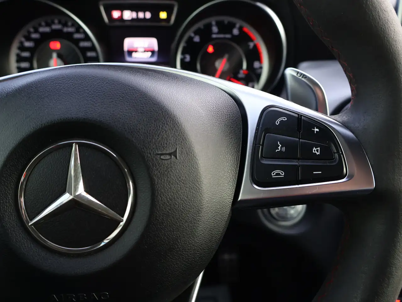 Mercedes-Benz GLA снимка Mercedes-Benz GLA