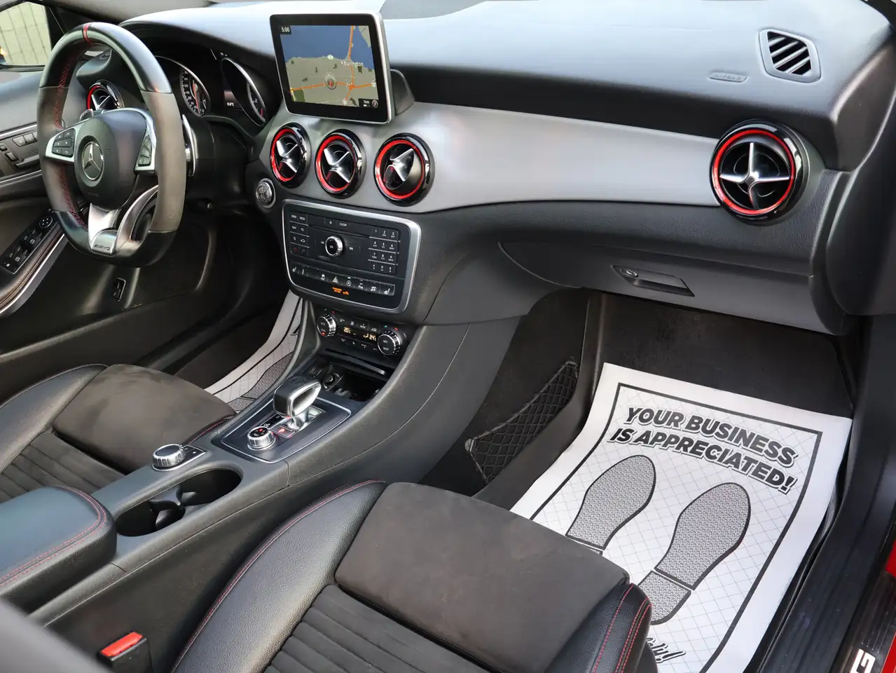 Mercedes-Benz GLA снимка Mercedes-Benz GLA