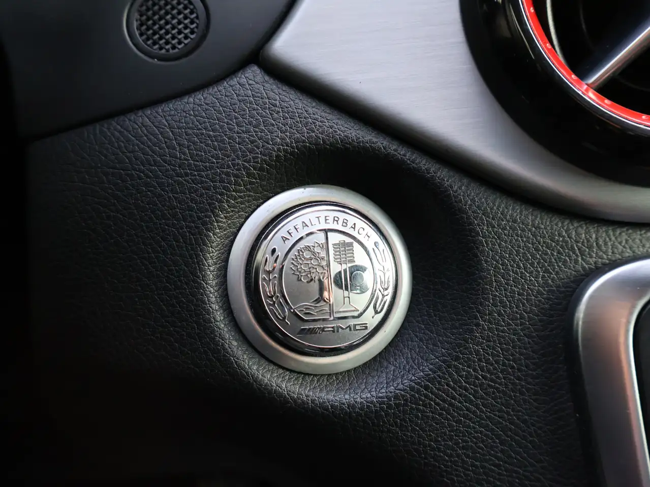 Mercedes-Benz GLA снимка Mercedes-Benz GLA