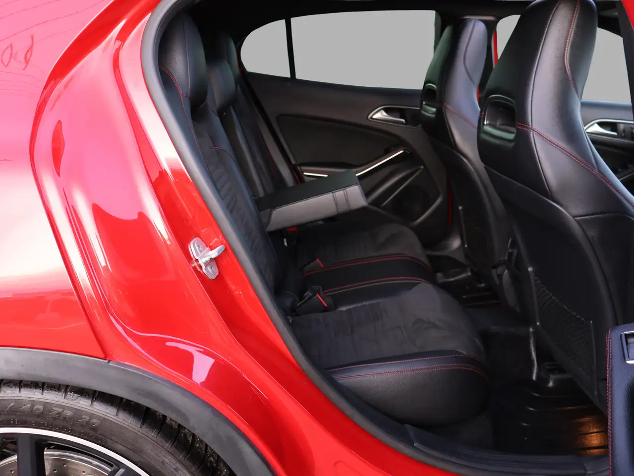 Mercedes-Benz GLA снимка Mercedes-Benz GLA
