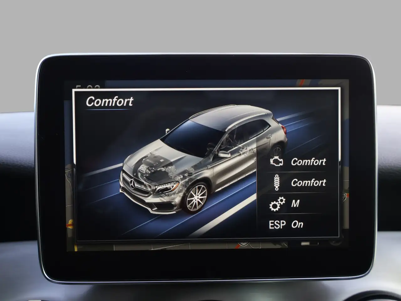 Mercedes-Benz GLA снимка Mercedes-Benz GLA