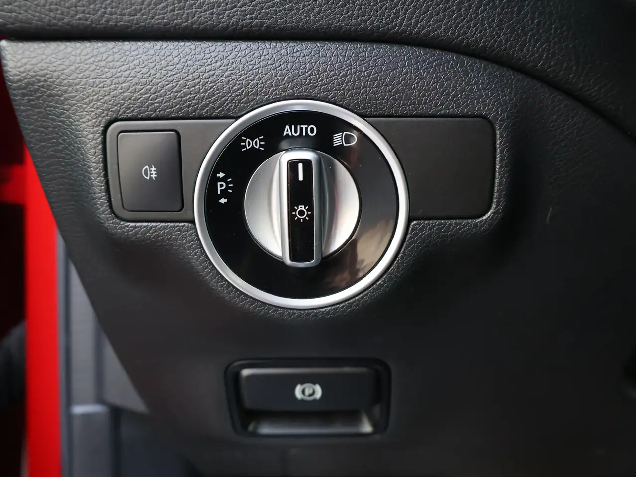 Mercedes-Benz GLA снимка Mercedes-Benz GLA