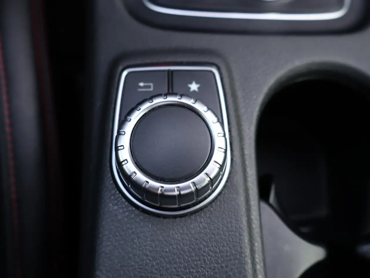 Mercedes-Benz GLA снимка Mercedes-Benz GLA
