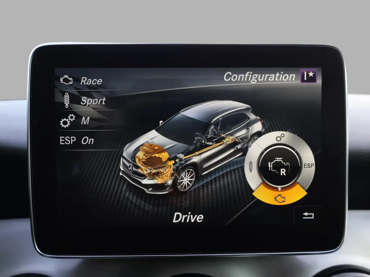 Mercedes-Benz GLA снимка Mercedes-Benz GLA