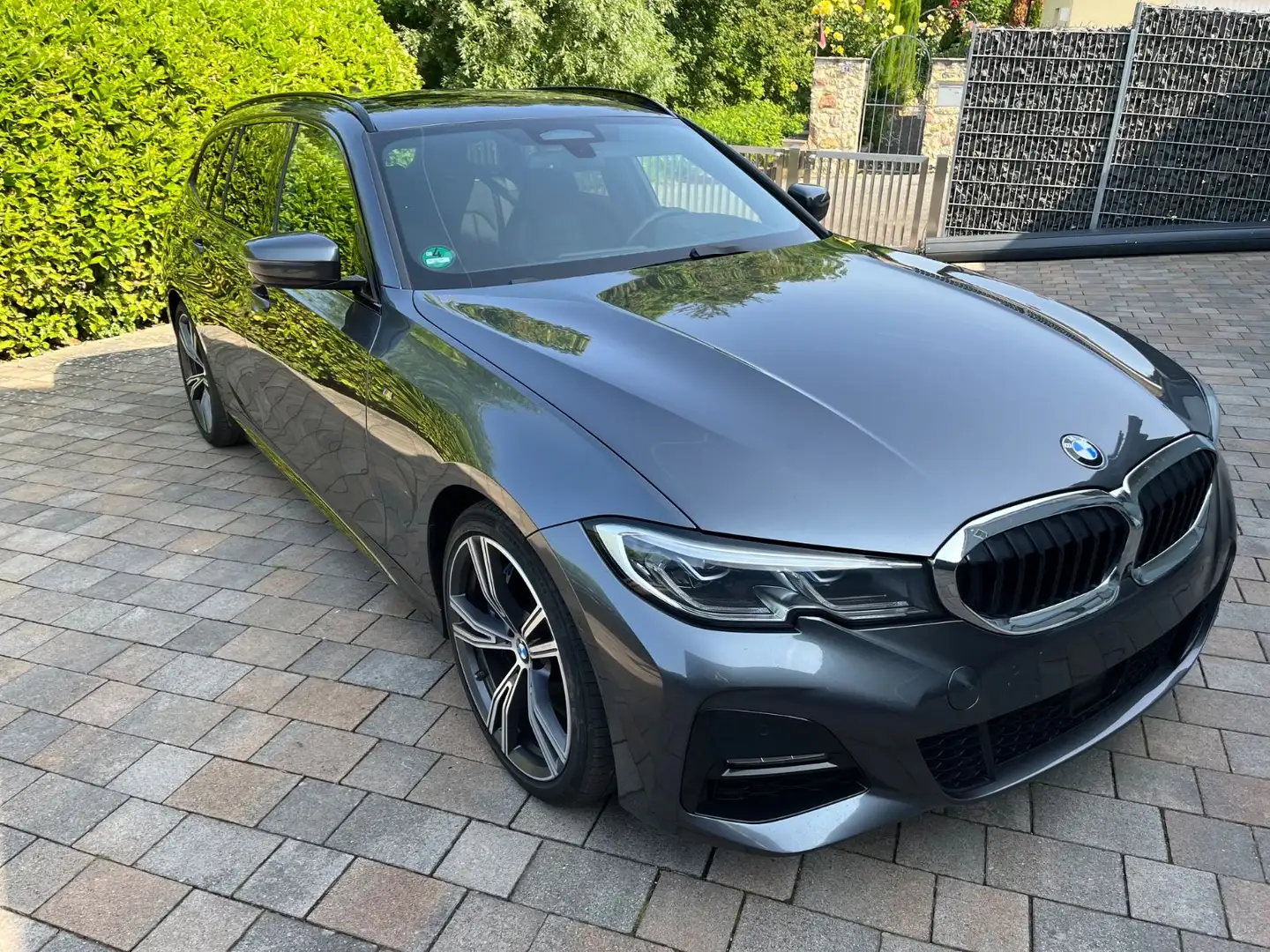 BMW 320 MPaket Leder Pano LivePr HUD Laser STHZ 19 Grau - 1