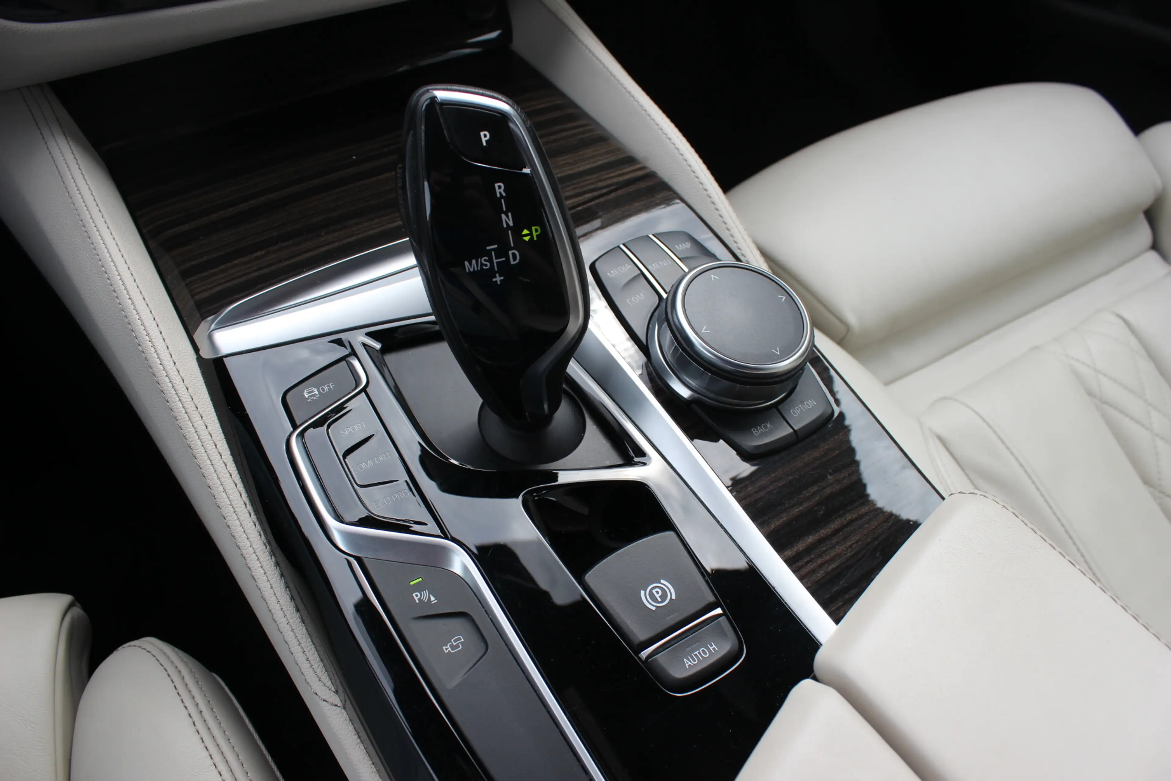 BMW 540 5-serie Touring 540i xDrive High Exe. M Sport / Tr — photo 31