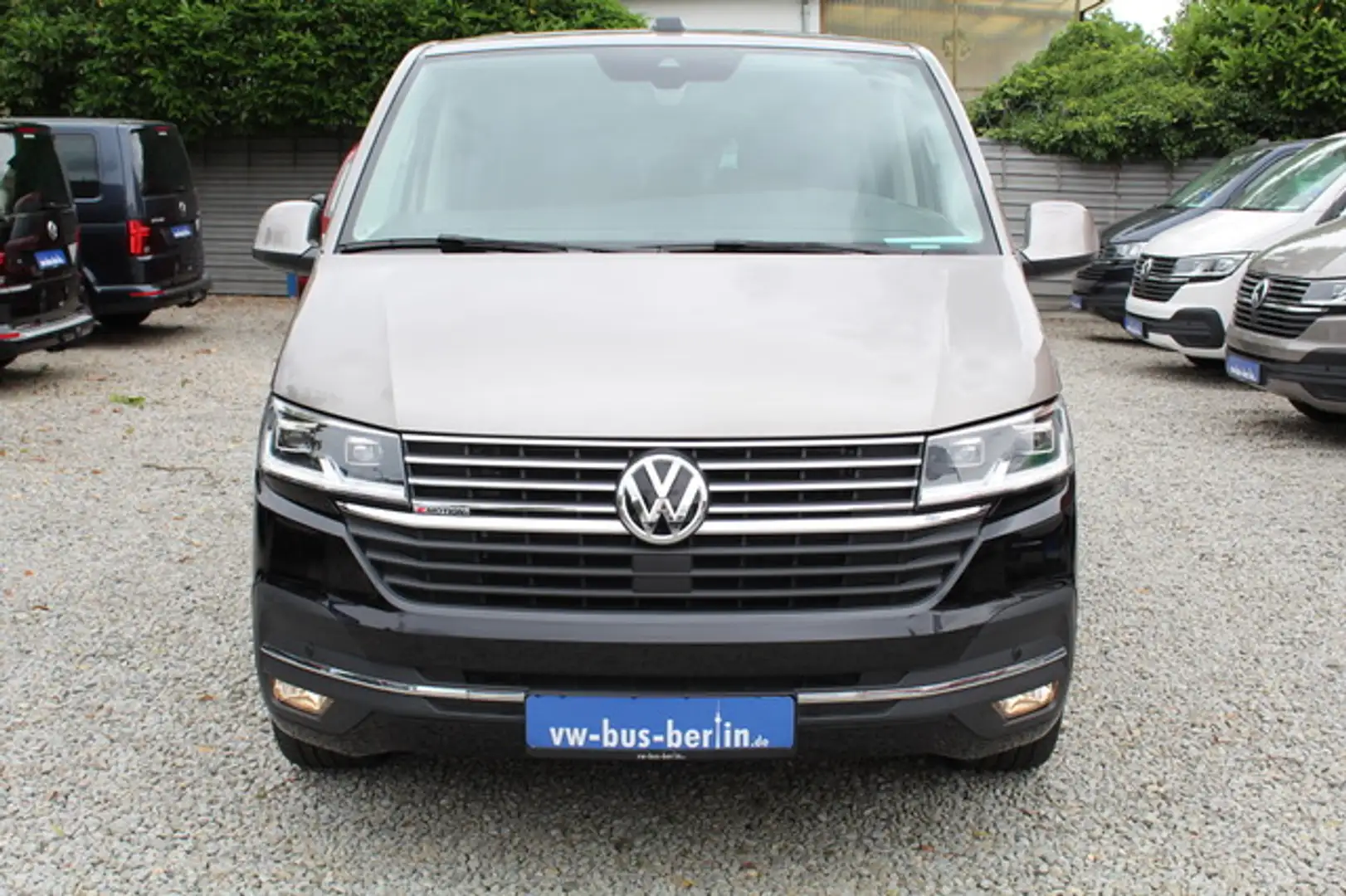 Volkswagen T6.1 Multivan Generation SIX DSG 4Motion Extras! Schwarz - 2