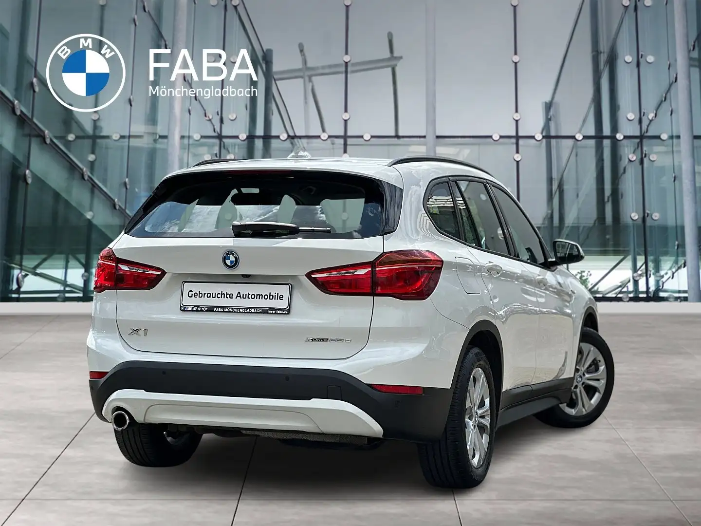 BMW X1 xDrive25e DAB RFK Klimaaut. PDC Wit - 2