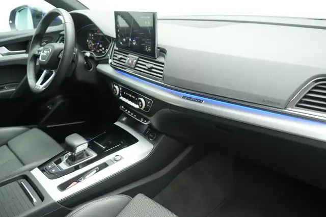 Audi Q5 view 8