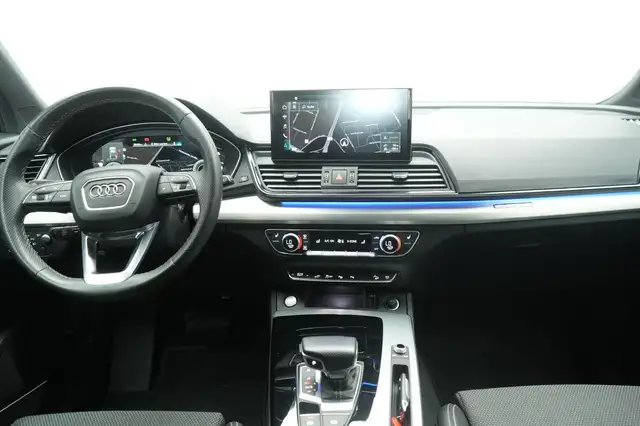 Audi Q5 view 14