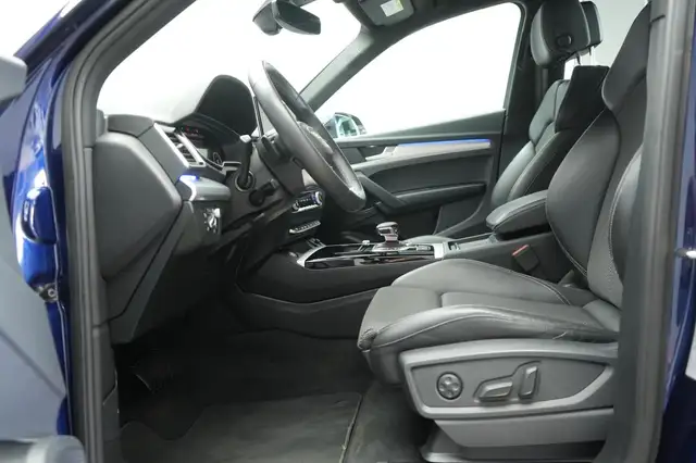 Audi Q5 view 11