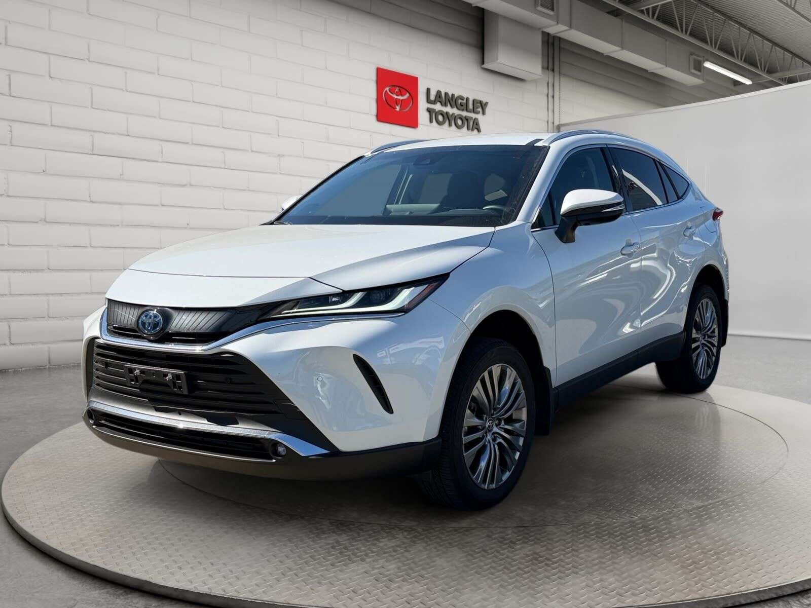2024 Toyota Venza HYBRID XLE AWD; LEATHER, JBL, NAV, SAFETY SENSE 2.