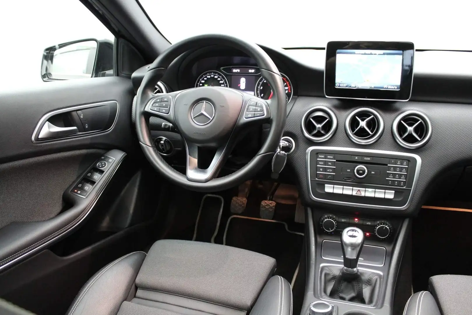 Mercedes-Benz A 180 Lease Edition Plus 2017 | Dealer Onderhouden | Sch Black - 2