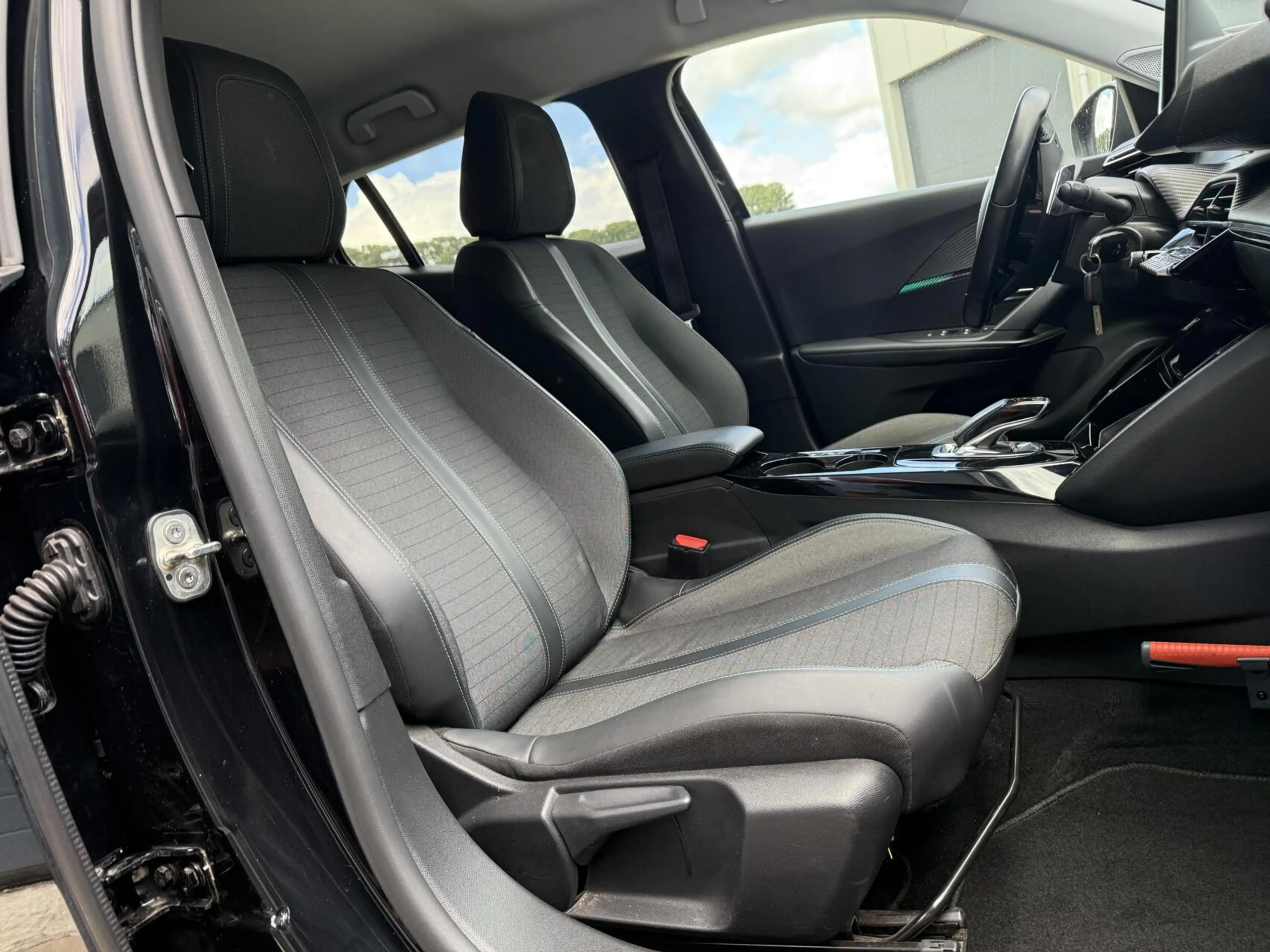 Peugeot 2008 1.2 PureTech Allure | Nieuwe D-Riem | Full LED | C — photo 18