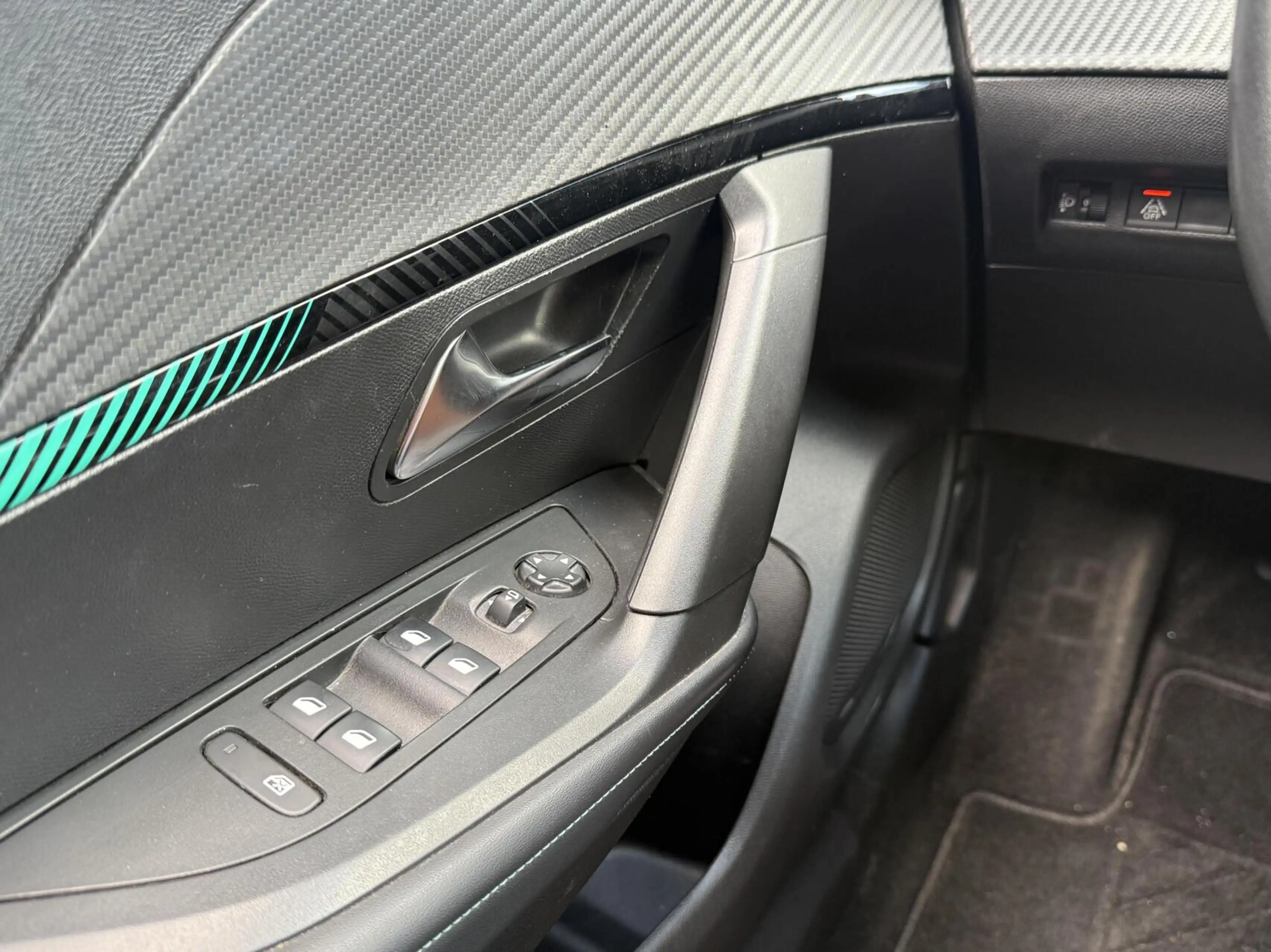 Peugeot 2008 1.2 PureTech Allure | Nieuwe D-Riem | Full LED | C — photo 17