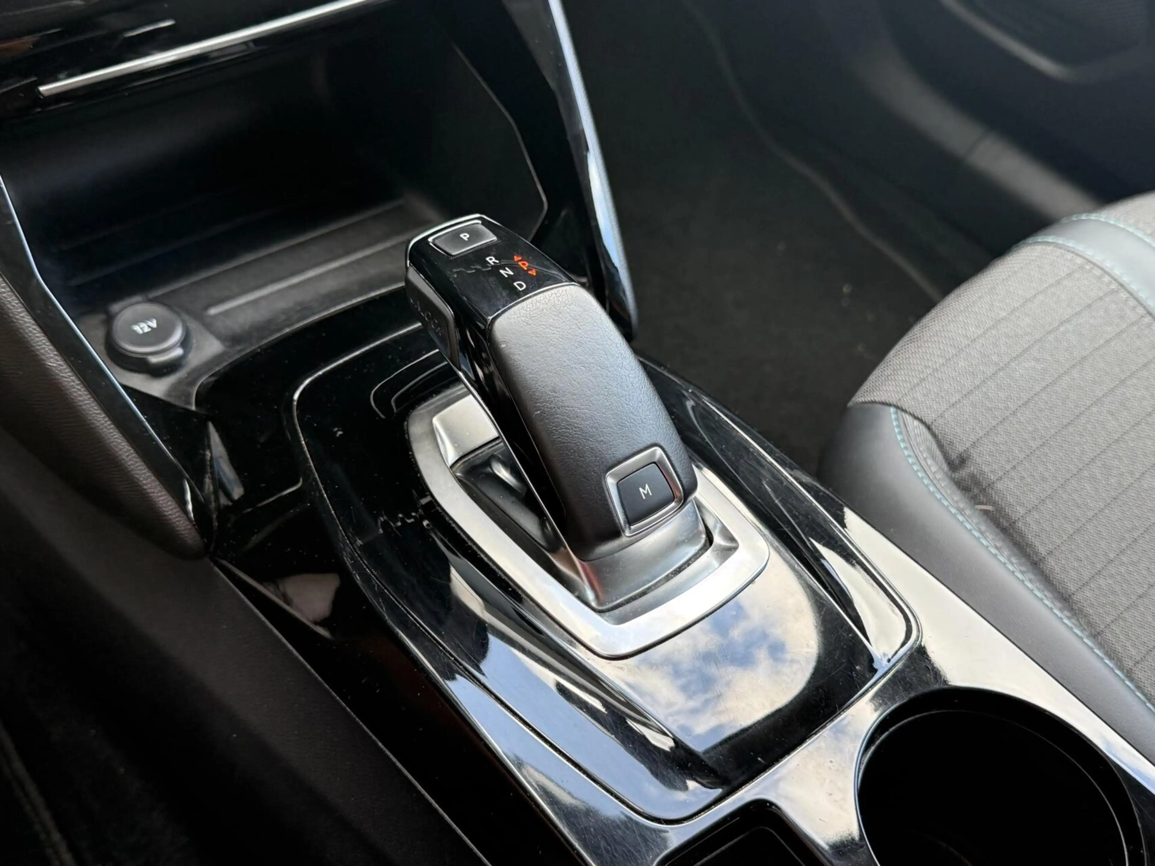 Peugeot 2008 1.2 PureTech Allure | Nieuwe D-Riem | Full LED | C — photo 16