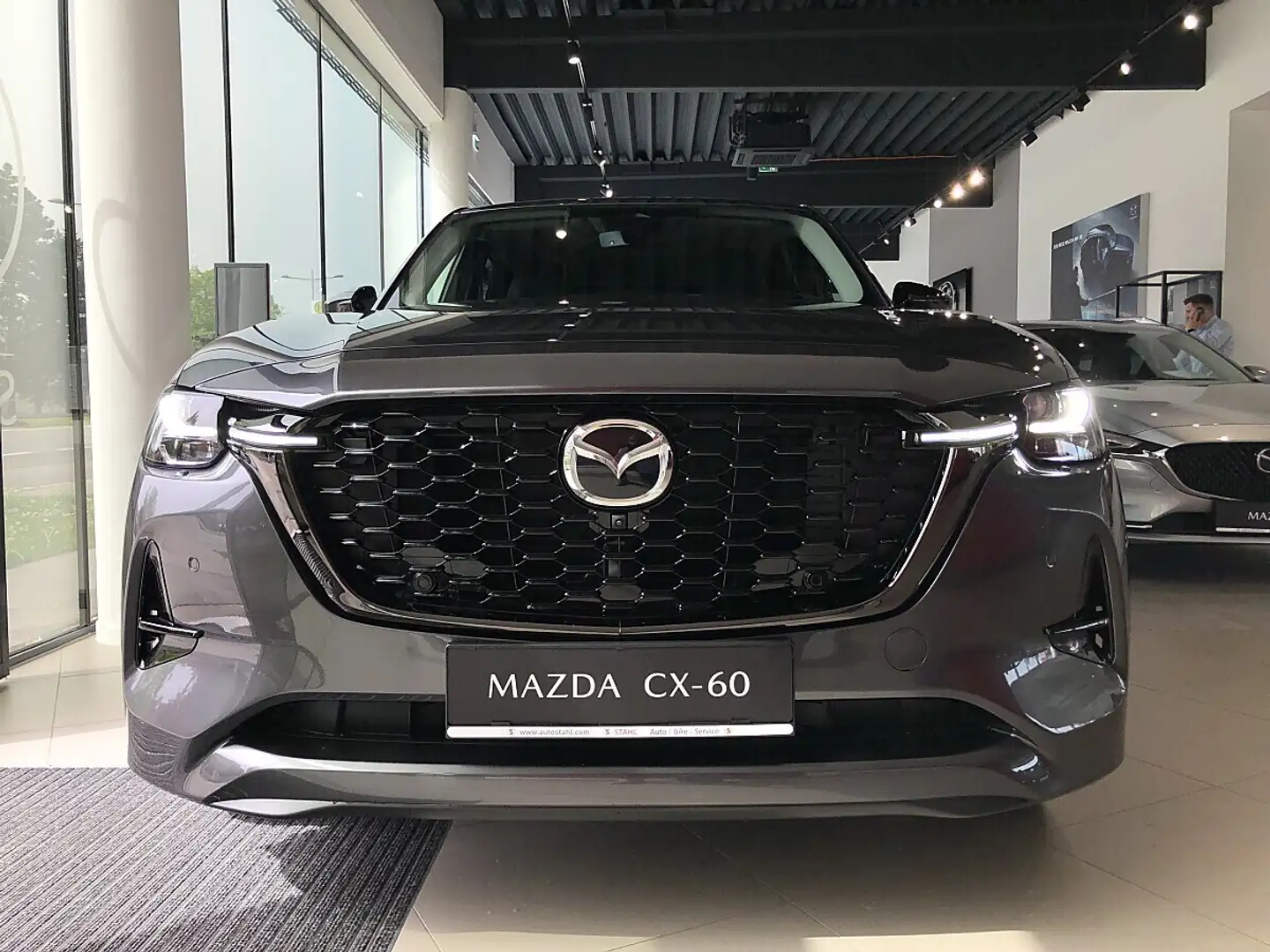 Mazda CX-60 2.5L e-SKYACTIV PHEV AWD HOMURA PLUS Aut. AUTO ... Grau - 2