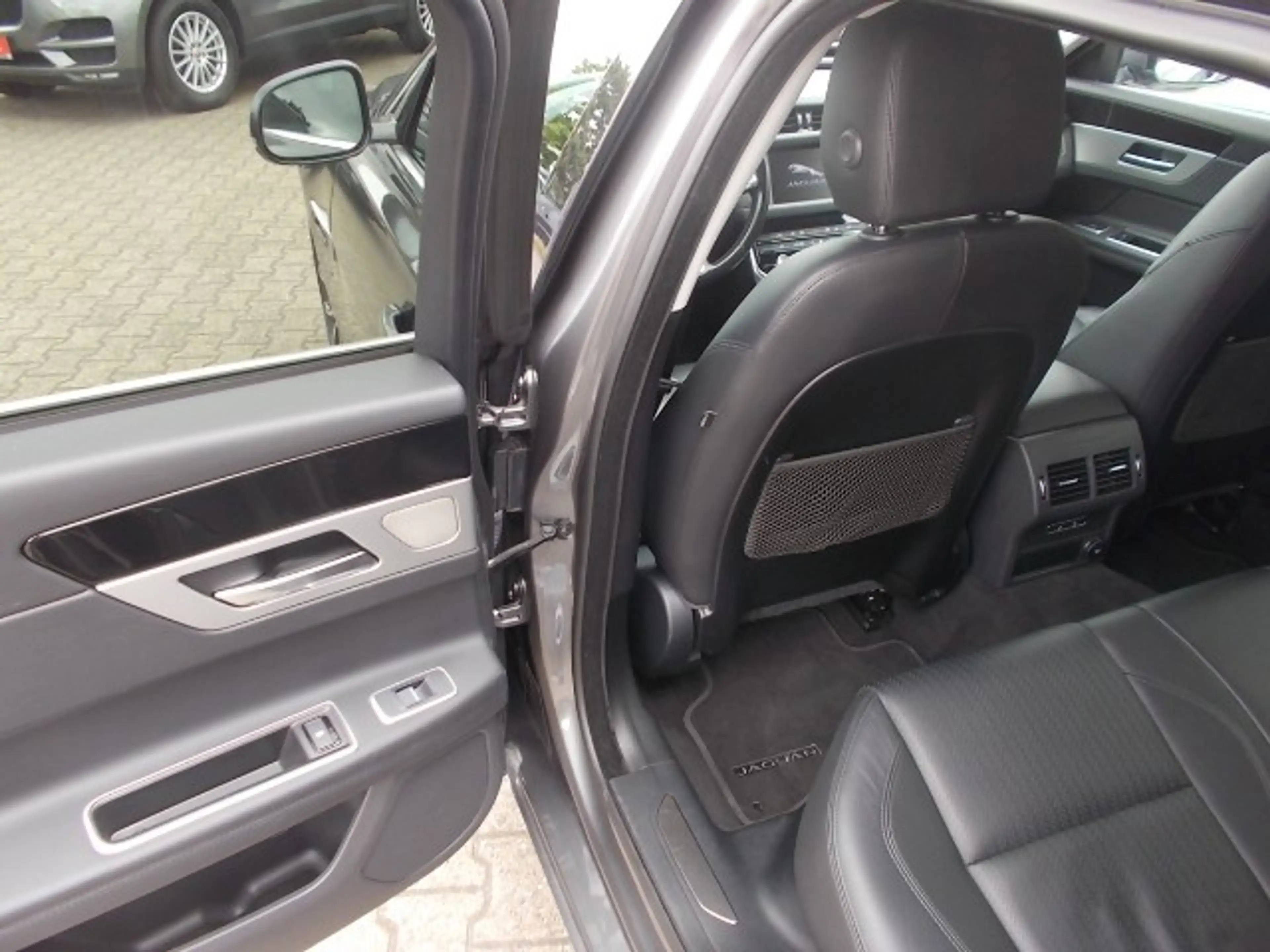 Jaguar XF Sportbrake Prestige AWD Leder Navi zus.WR — photo 14