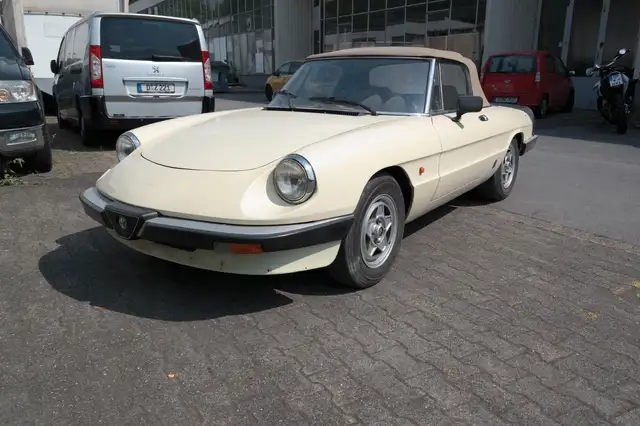 Alfa Romeo Spider 2.0  " SCHEUNENFUND "