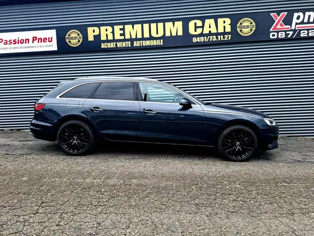 Audi A4 view 4
