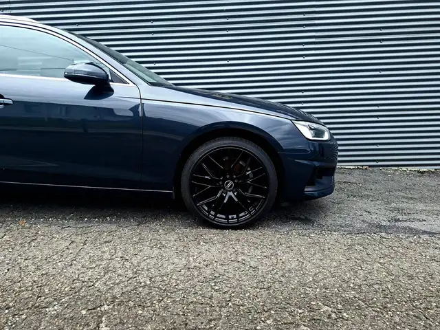 Audi A4 view 12