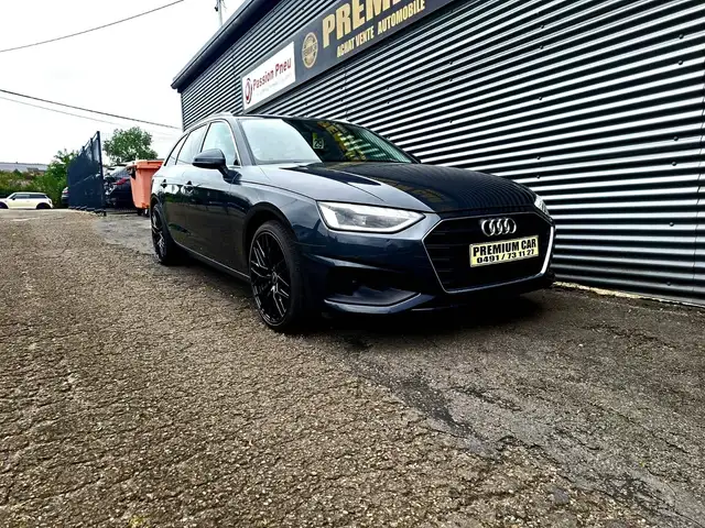 Audi A4 view 9