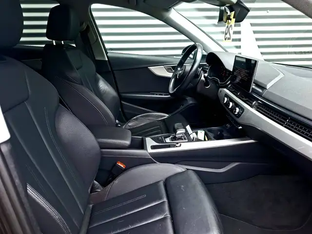 Audi A4 view 11