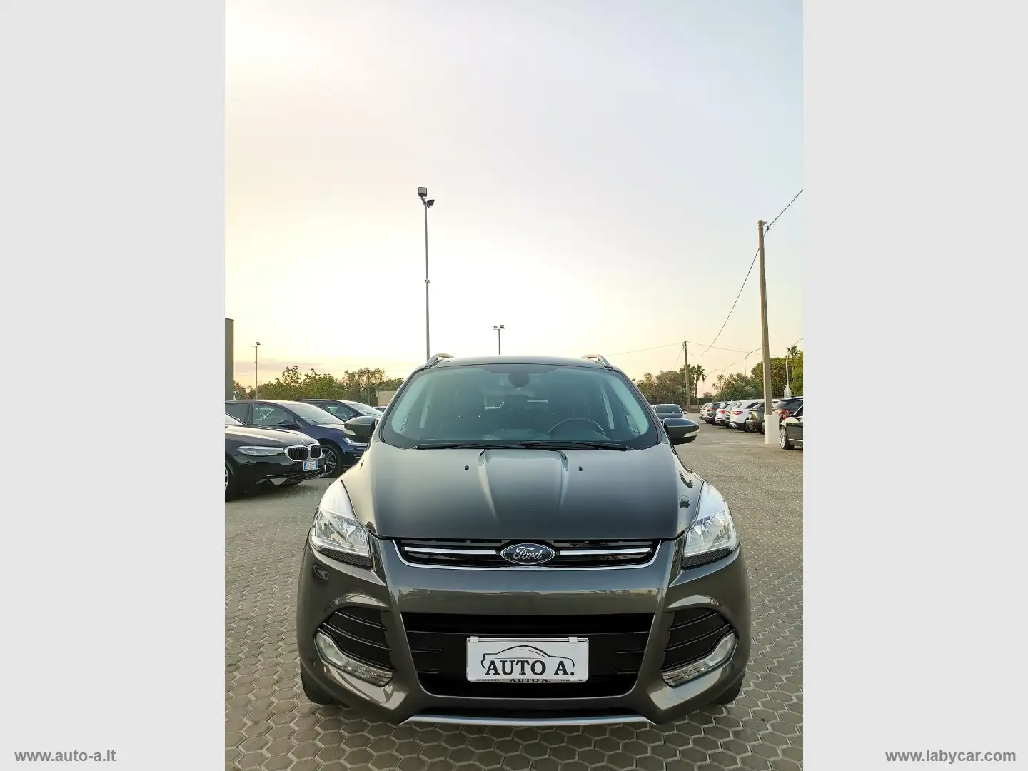 Ford Kuga 2.0 TDCI 150 CV S&S 4WD Titanium Grijs - 2