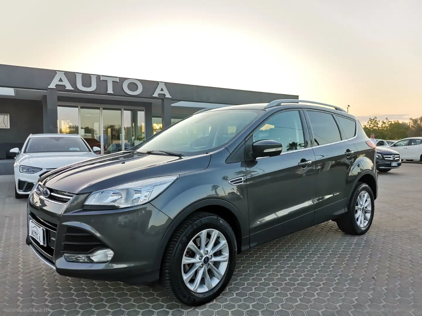 Ford Kuga 2.0 TDCI 150 CV S&S 4WD Titanium Grijs - 1