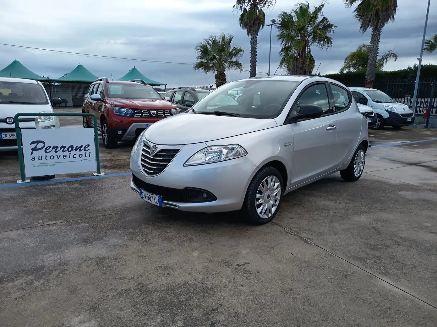 Lancia Ypsilon Ypsilon 1.2 69 CV 5 porte S&S Silver Gris - 1