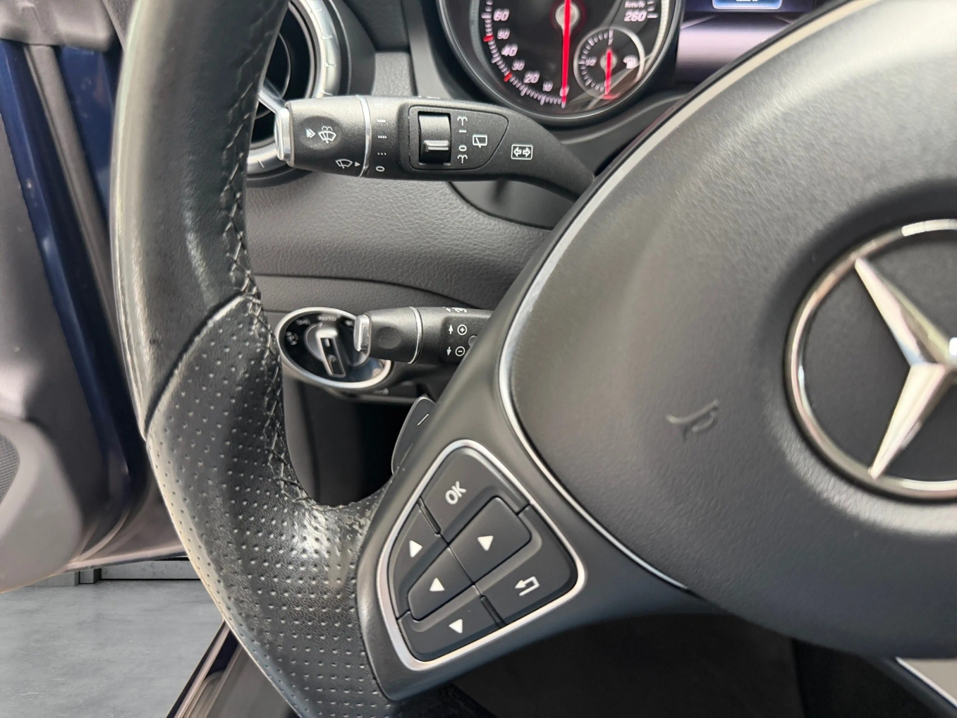 Mercedes-Benz CLA 220 SHOOTING BRAKE URBAN+AUTOMAT+NAV+LED+ALU — photo 12