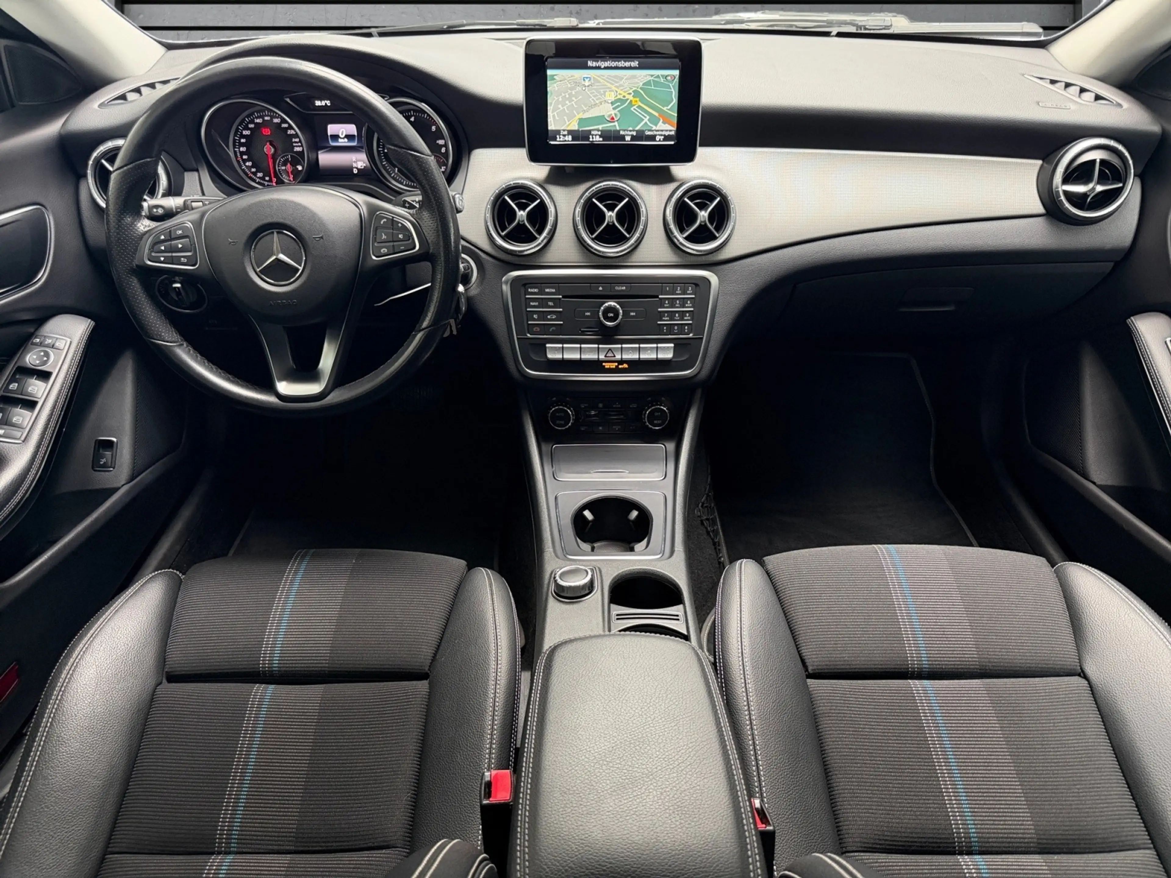 Mercedes-Benz CLA 220 SHOOTING BRAKE URBAN+AUTOMAT+NAV+LED+ALU — photo 5
