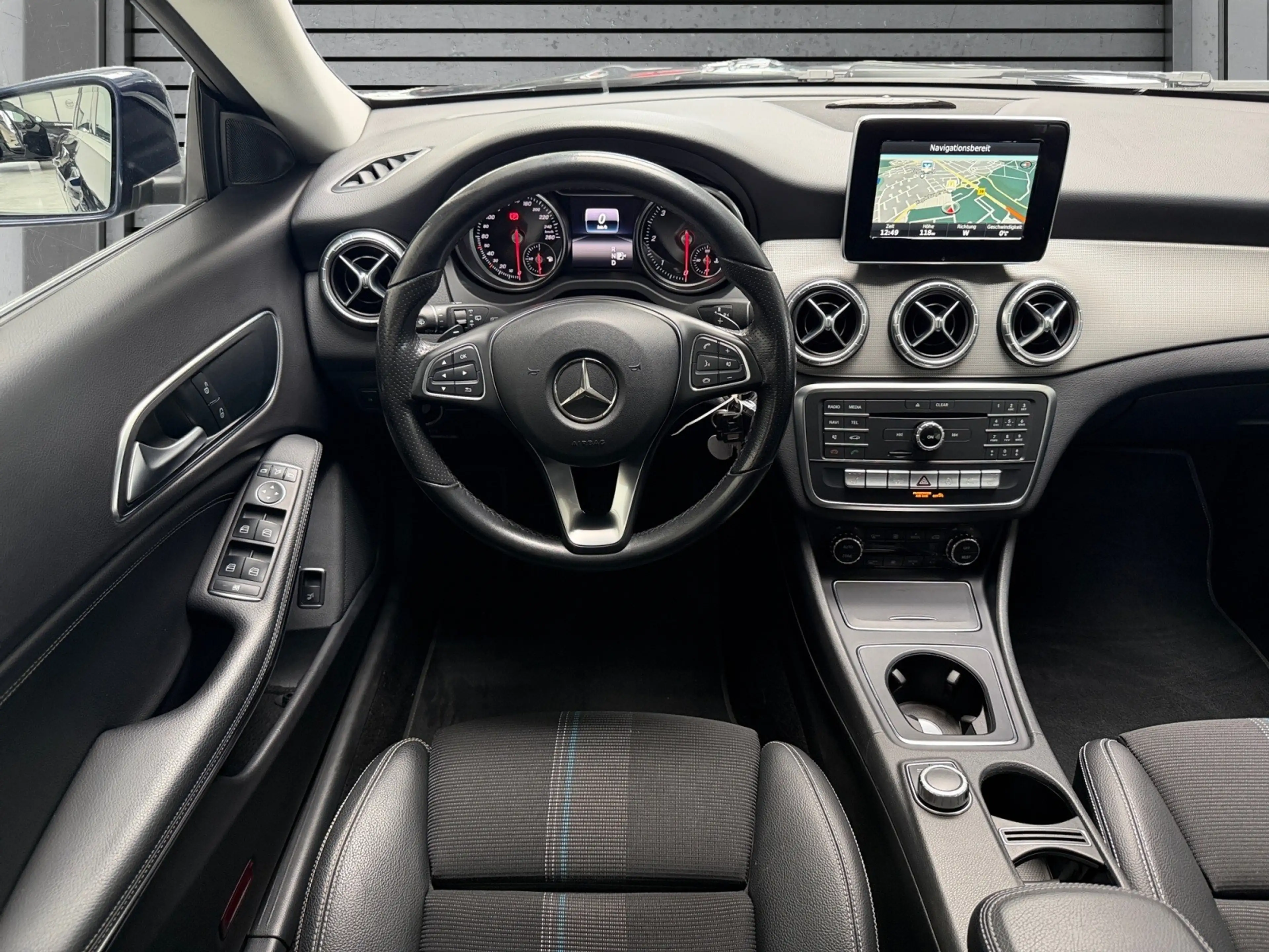 Mercedes-Benz CLA 220 SHOOTING BRAKE URBAN+AUTOMAT+NAV+LED+ALU — photo 6