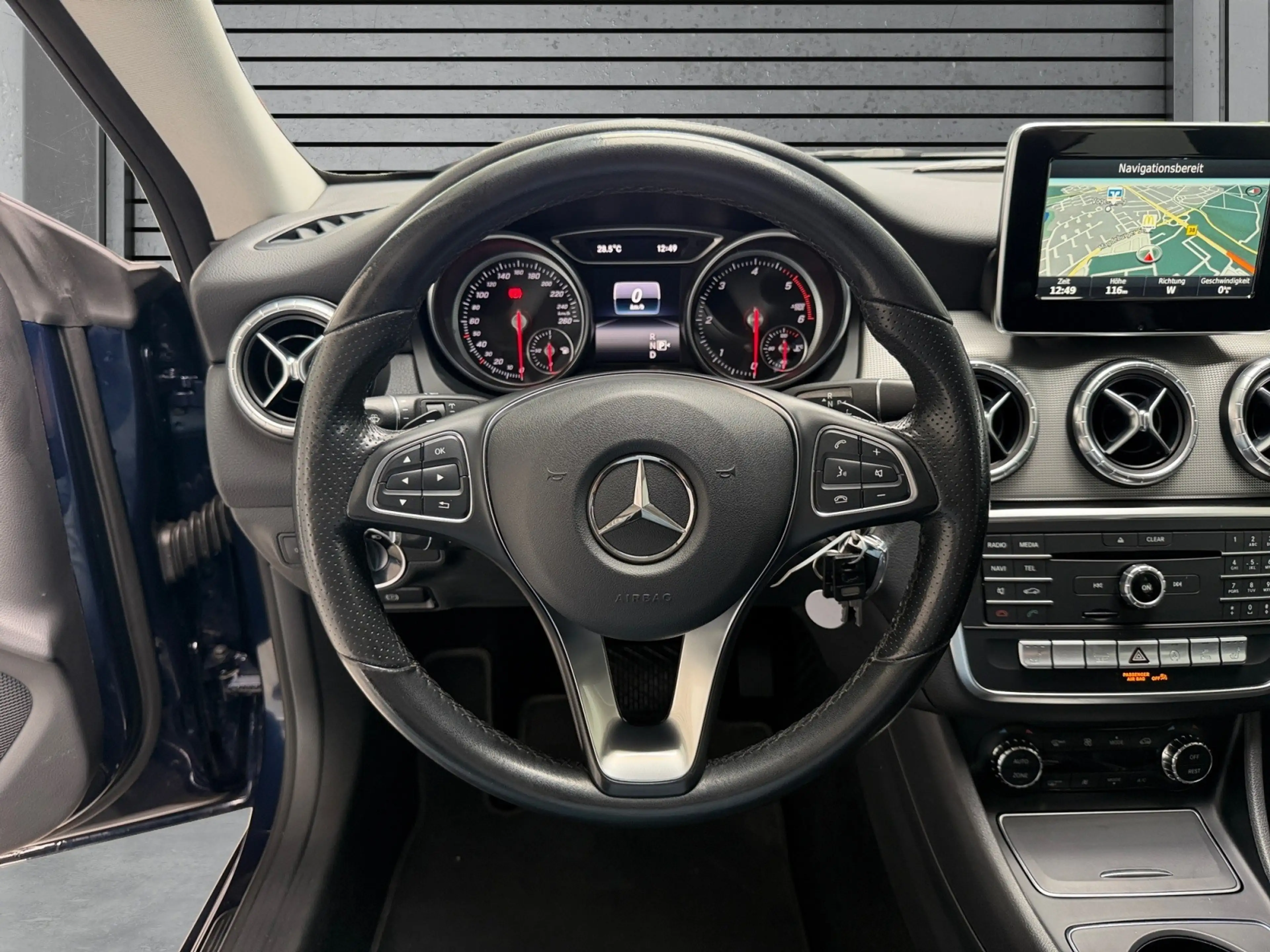 Mercedes-Benz CLA 220 SHOOTING BRAKE URBAN+AUTOMAT+NAV+LED+ALU — photo 15