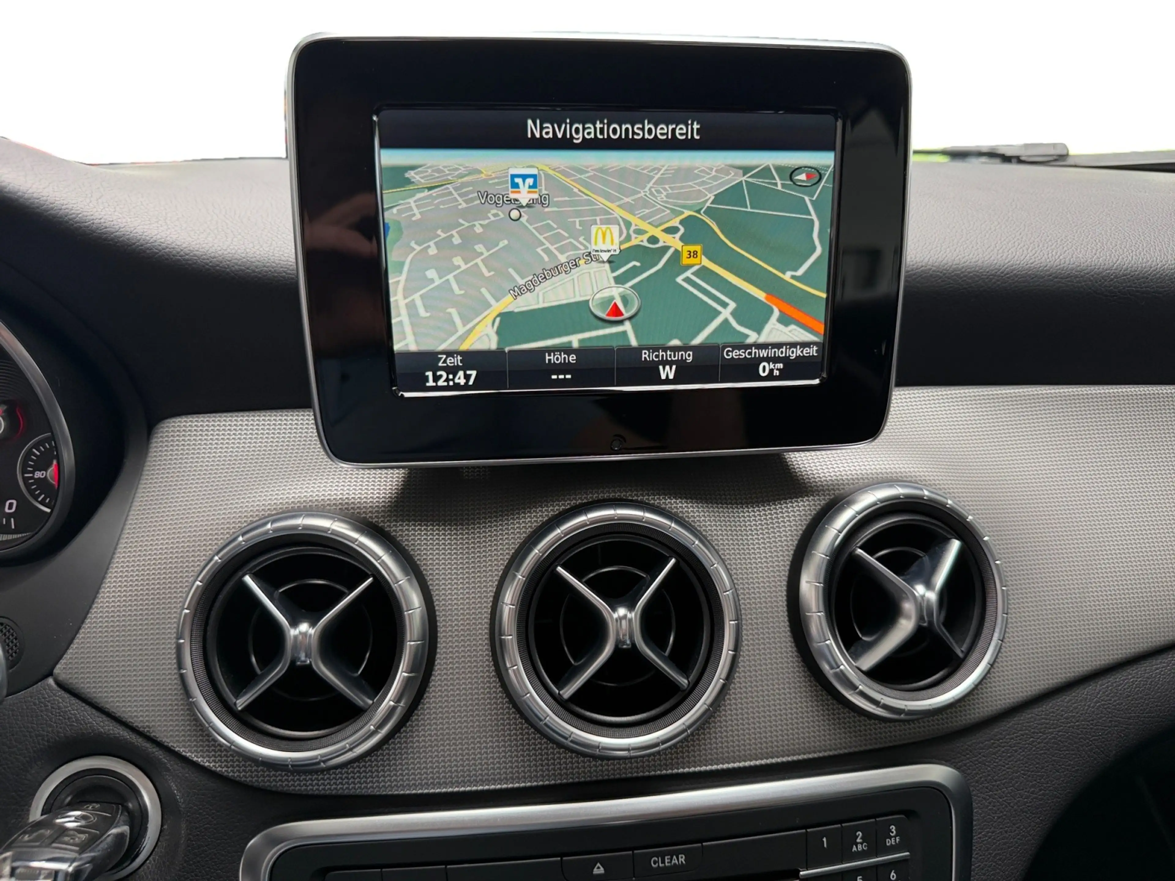 Mercedes-Benz CLA 220 SHOOTING BRAKE URBAN+AUTOMAT+NAV+LED+ALU — photo 11