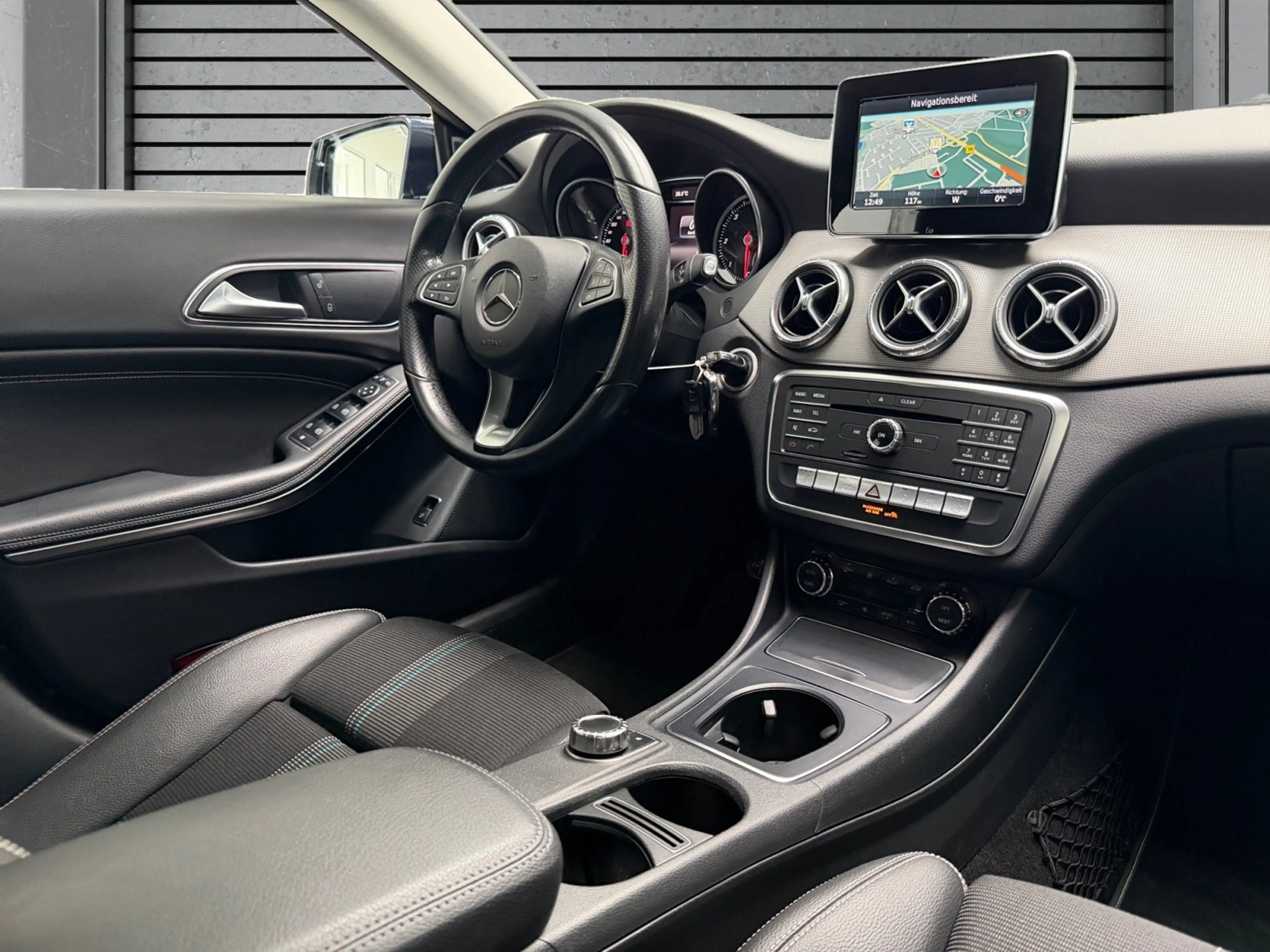 Mercedes-Benz CLA 220 SHOOTING BRAKE URBAN+AUTOMAT+NAV+LED+ALU — photo 10