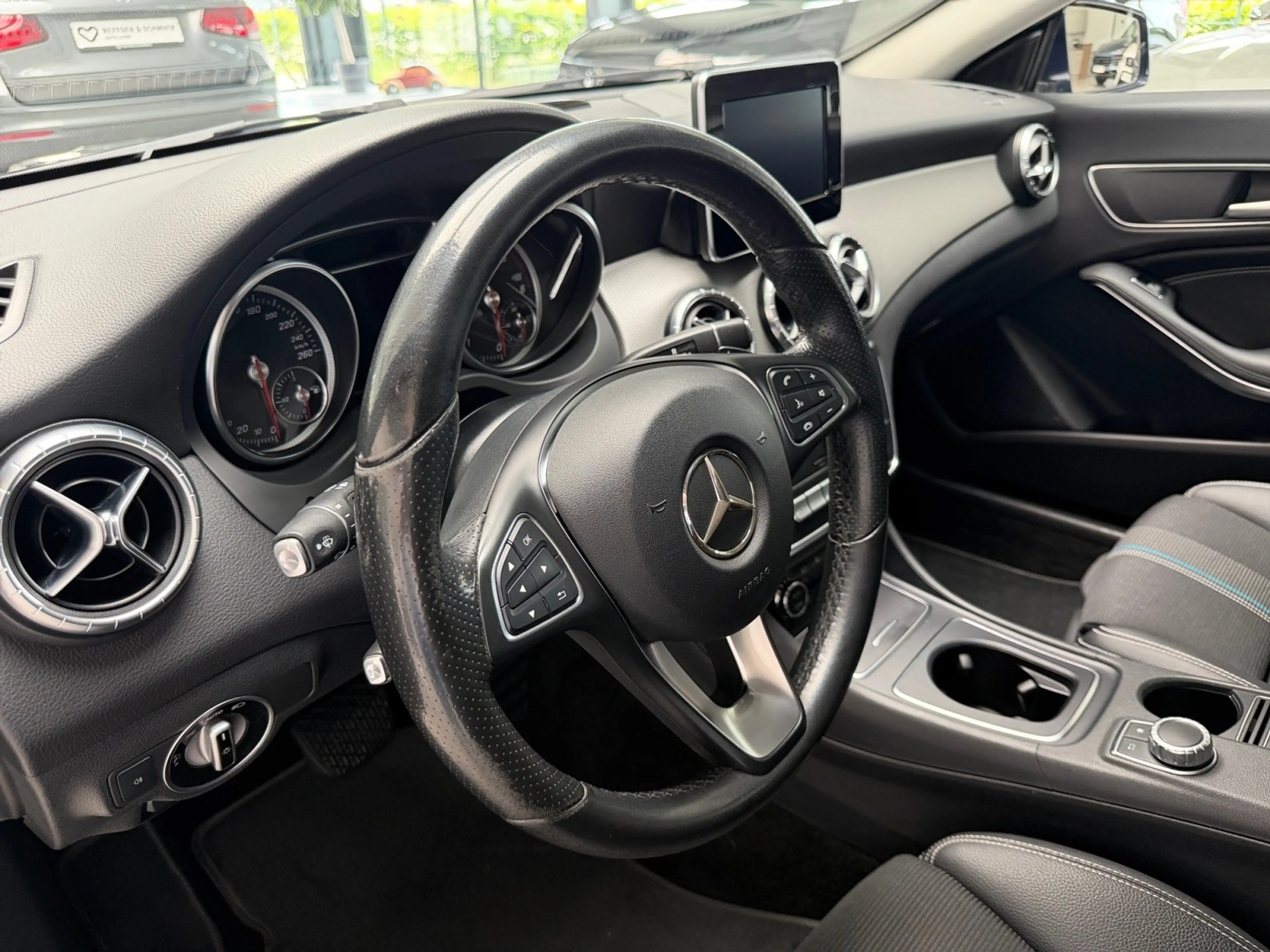 Mercedes-Benz CLA 220 SHOOTING BRAKE URBAN+AUTOMAT+NAV+LED+ALU — photo 7