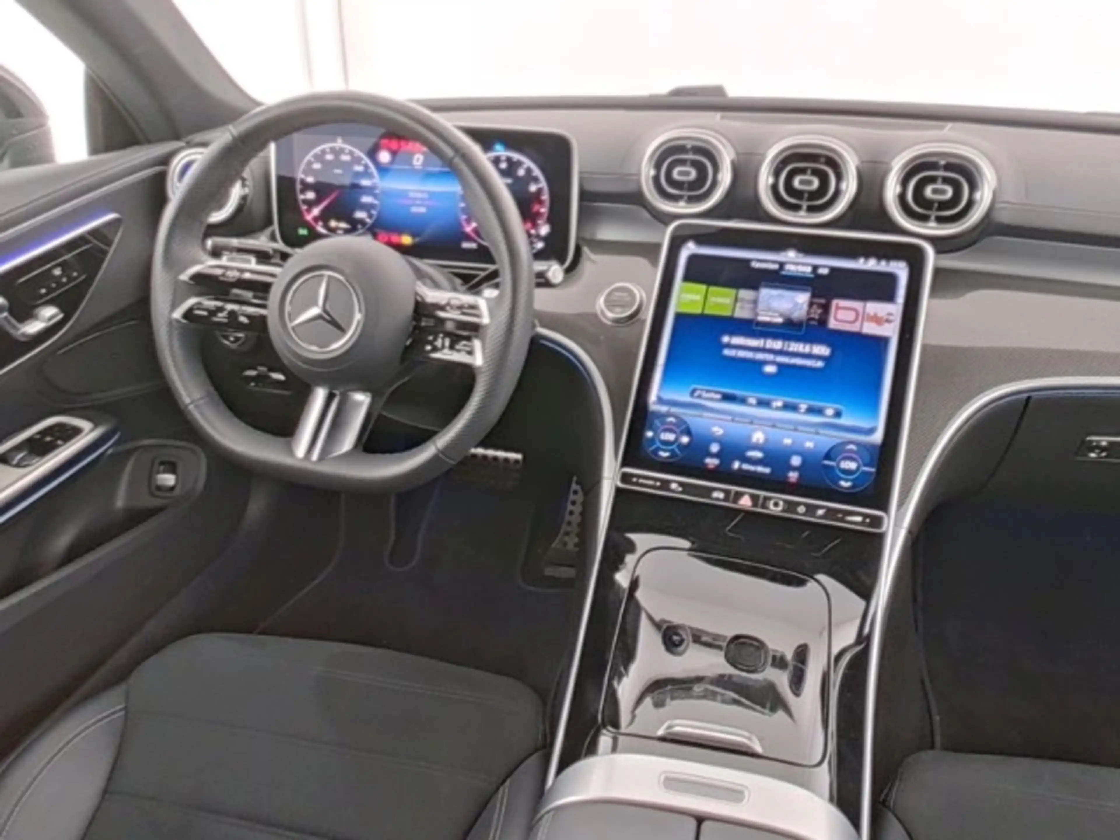 Mercedes-Benz CLE 200 AMG Line Advanced+ Night Distronic Panorama — photo 6